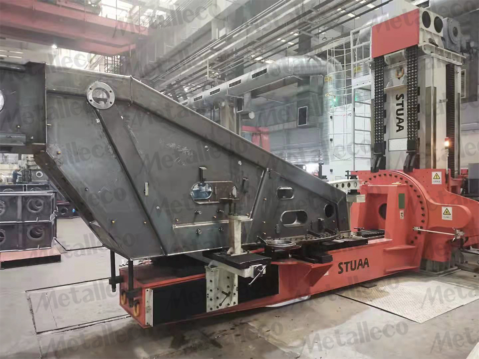 Large tonnage lifting and turning positioner